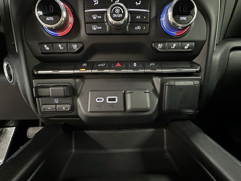 Certified 2021 GMC Sierra 1500 SLT w/ SLT Premium Package AWD/4WD image 31