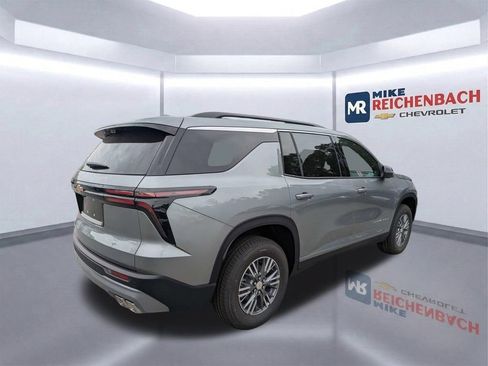 New 2026 Chevrolet Traverse LT w/ Driver Confidence Package FWD image 5