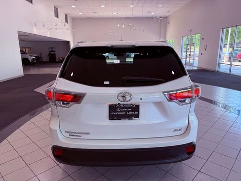 Used 2015 Toyota Highlander XLE FWD image 13