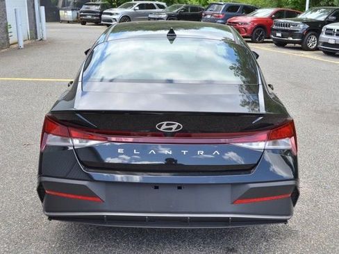 Used 2025 Hyundai Elantra Sport FWD image 7