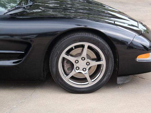 Used 2002 Chevrolet Corvette Convertible w/ Preferred Equipment Group2 RWD image 6