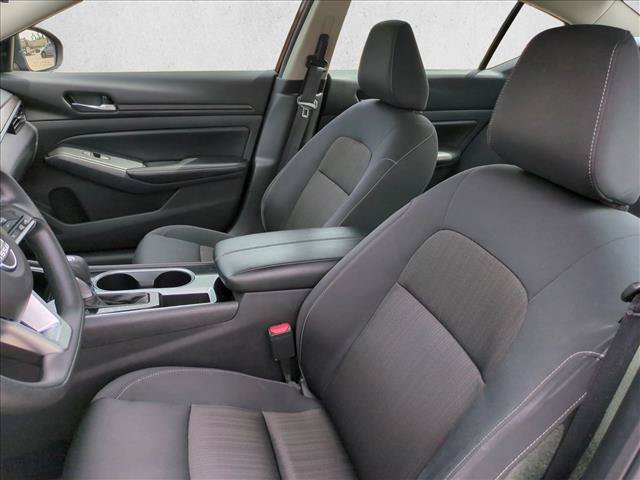 Used 2024 Nissan Altima 2.5 SV FWD image 15