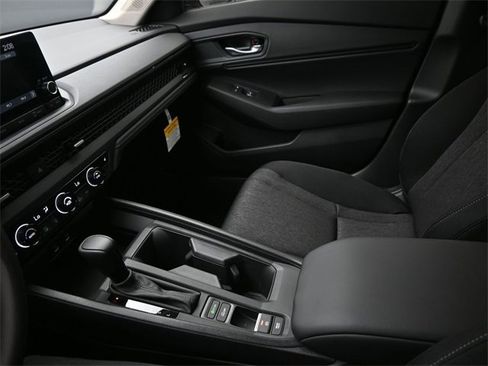 Certified 2025 Honda Accord SE image 14