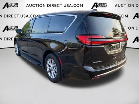 Used 2023 Chrysler Pacifica Touring-L AWD/4WD image 21