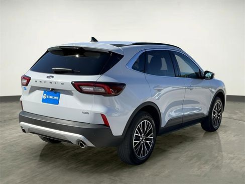 Certified 2026 Ford Escape SE image 9