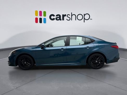 Used 2025 Toyota Camry SE w/ Convenience Package FWD image 2