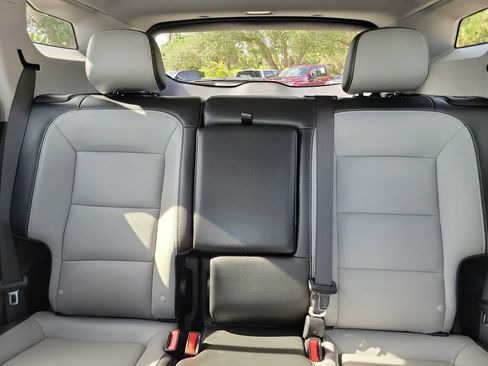 Used 2024 GMC Terrain SLT w/ Tech Package FWD image 30