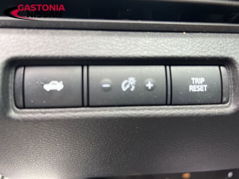 Used 2024 Nissan Altima 2.5 SV image 38