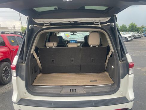 Used 2022 Lincoln Navigator Reserve RWD image 11