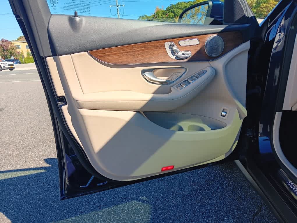 Used 2021 Mercedes-Benz GLC 300 4MATIC image 33