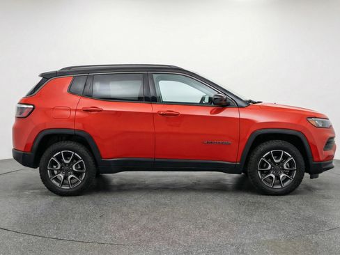 Used 2025 Jeep Compass Trailhawk AWD/4WD image 11