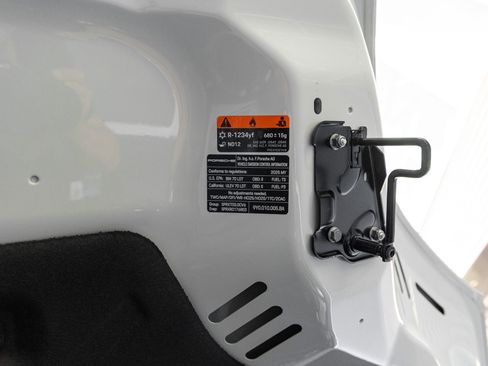 Certified 2025 Porsche Cayenne image 39