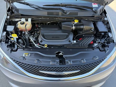 Used 2021 Chrysler Voyager Lxi image 18