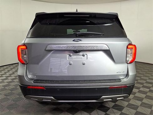 Used 2023 Ford Explorer XLT w/ Equipment Group 202A image 8