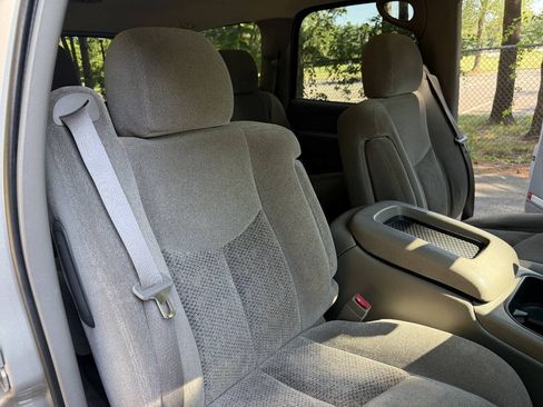 Used 2004 Chevrolet Tahoe LS w/ Preferred Equipment Group AWD/4WD image 20