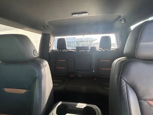 Used 2022 GMC Sierra 2500 AT4 AWD/4WD image 9