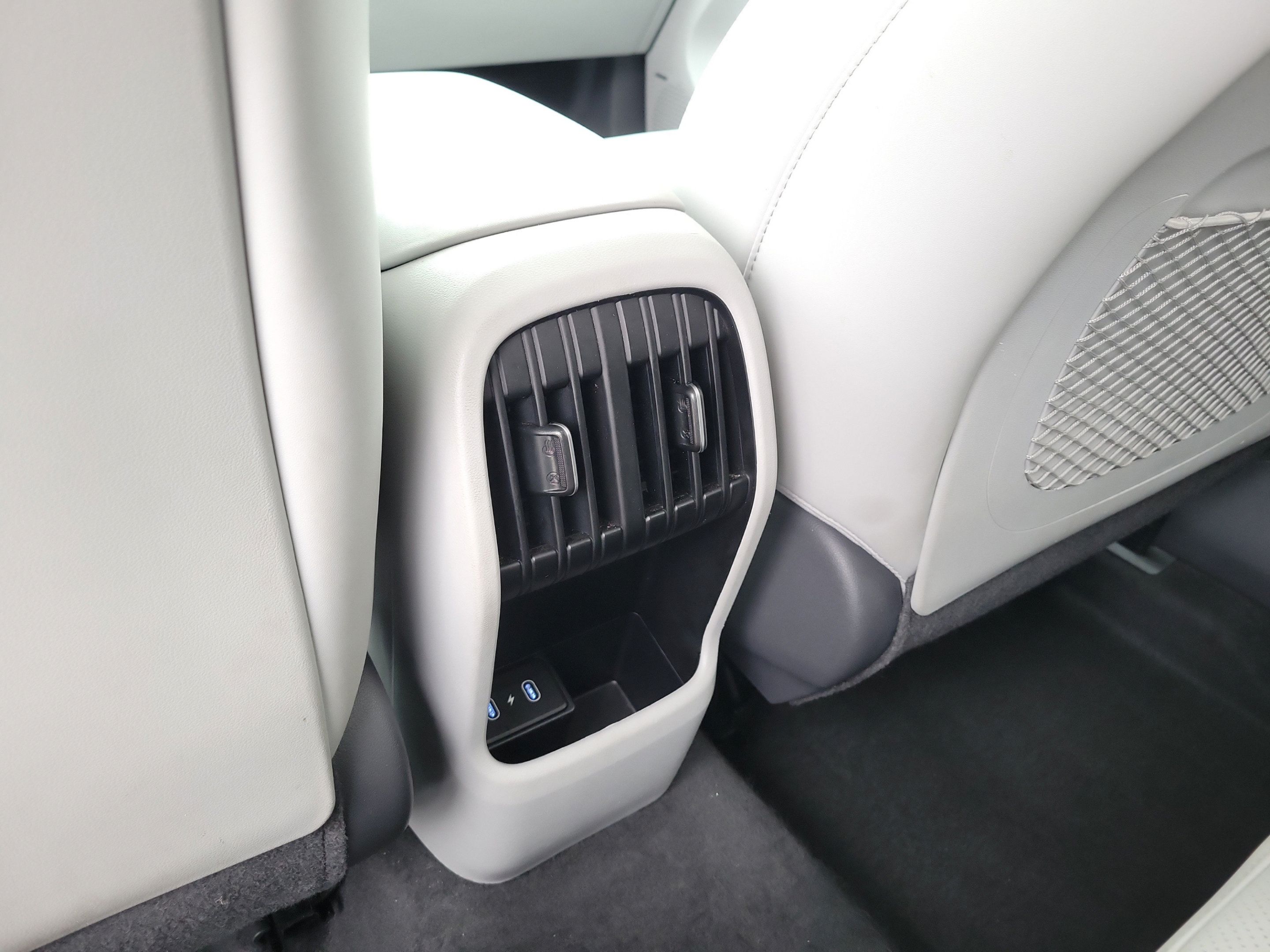 Used 2024 Hyundai Kona Limited FWD image 12