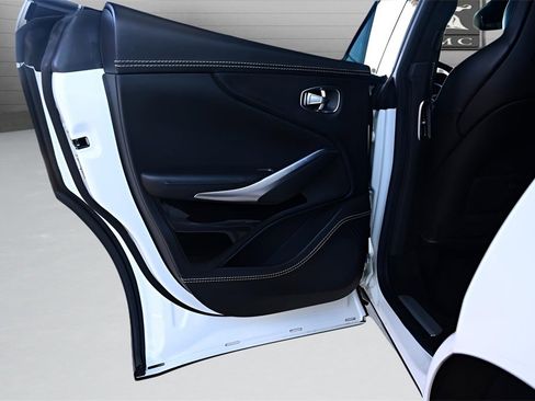 Used 2021 Aston Martin DBX image 11