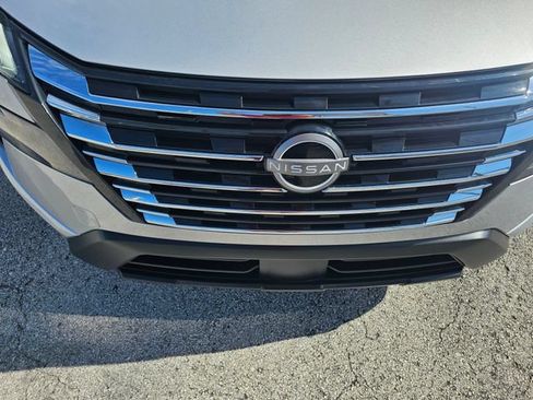 Used 2024 Nissan Rogue S FWD image 9