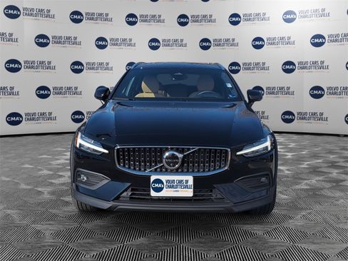 New 2026 Volvo V60 B5 Cross Country Ultra w/ Protection Package Premier image 8