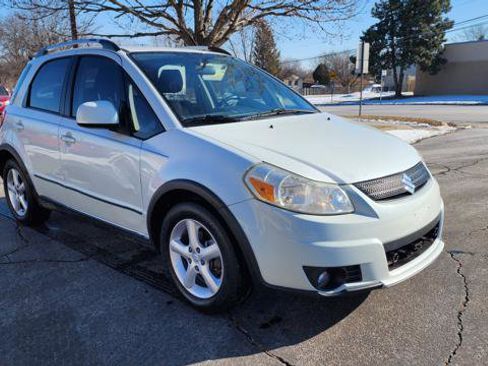 Used 2008 Suzuki SX4 Touring AWD image 2