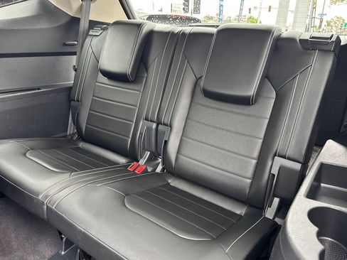 Used 2023 Volkswagen Atlas SEL Premium image 15