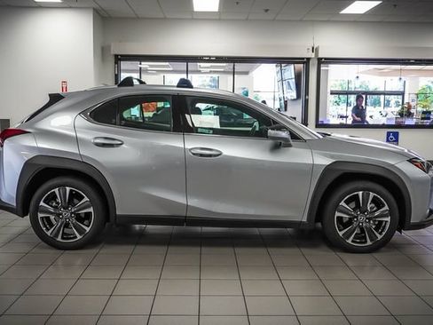 Certified 2025 Lexus UX 300h FWD w/ Accessory Package (Z2) image 5