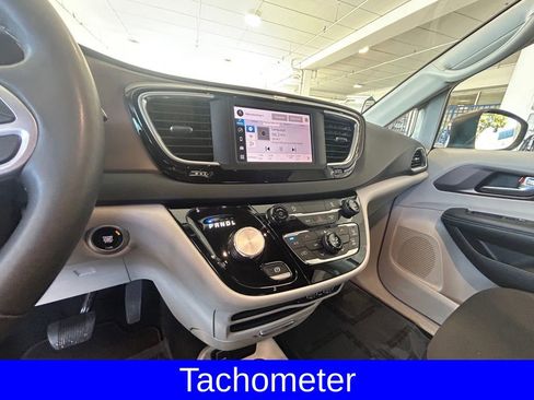 Used 2023 Chrysler Voyager LX image 11