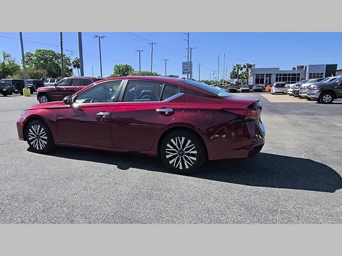 Used 2025 Nissan Altima 2.5 SV image 31