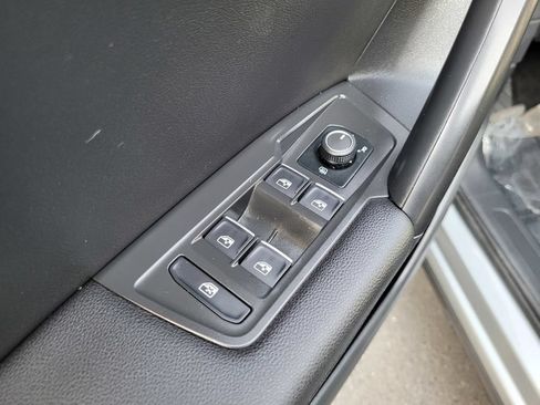 Used 2021 Volkswagen Tiguan SE w/ Panoramic Sunroof Package AWD/4WD image 26