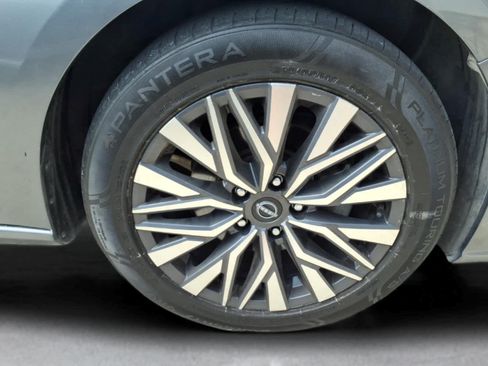 Used 2023 Nissan Altima 2.5 SV FWD image 2