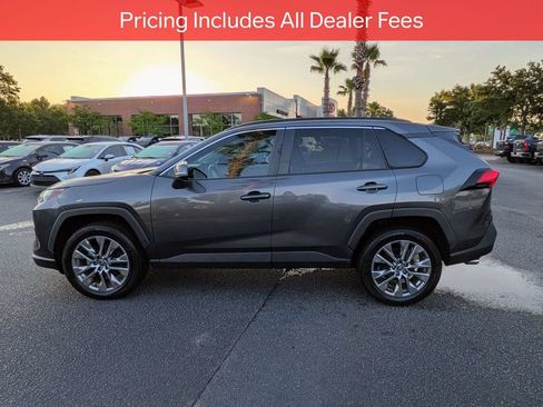 Used 2022 Toyota RAV4 XLE Premium FWD image 8
