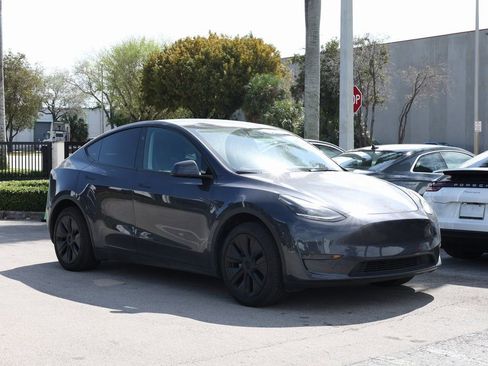 Used 2025 Tesla Model Y Long Range image 2