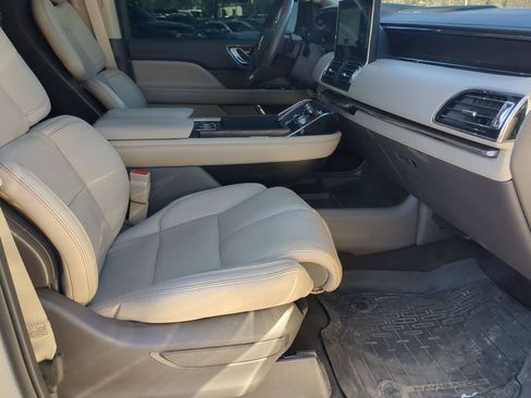 Used 2024 Lincoln Navigator Reserve image 25