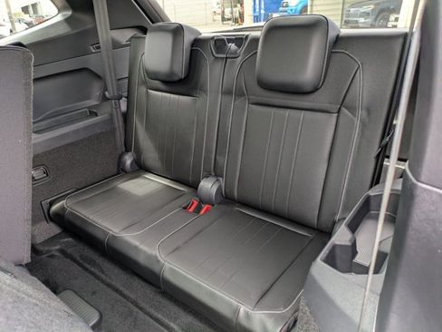 Used 2024 Volkswagen Tiguan SE R-Line FWD image 20