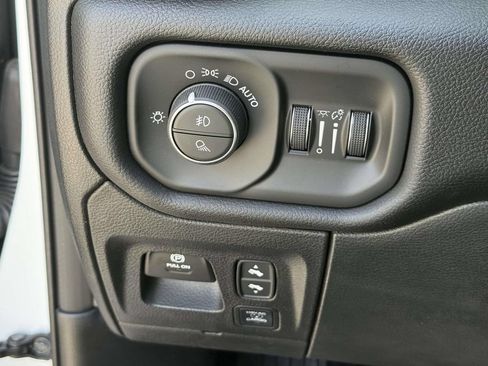New 2026 RAM 1500 4x4 Crew Cab image 23