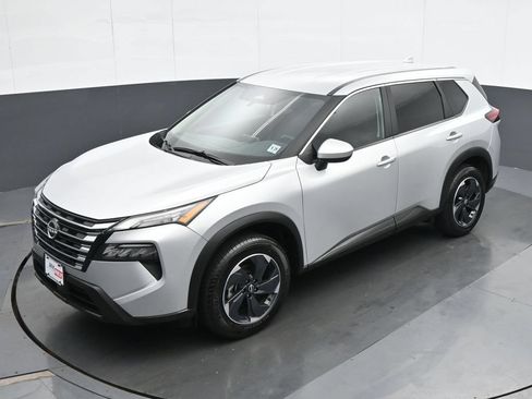 Used 2025 Nissan Rogue SV AWD/4WD image 17