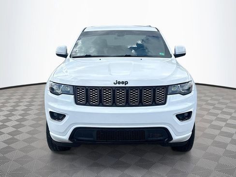 Used 2018 Jeep Grand Cherokee Altitude image 2