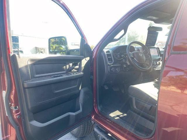 Used 2024 RAM 3500 Tradesman w/ Chrome Appearance Group AWD/4WD image 10