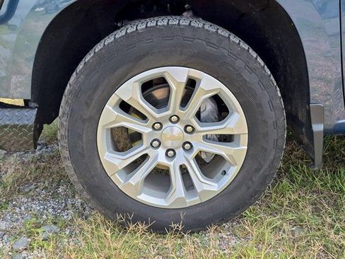 Certified 2024 Chevrolet Silverado 1500 LTZ w/ LTZ Convenience Package II AWD/4WD image 33