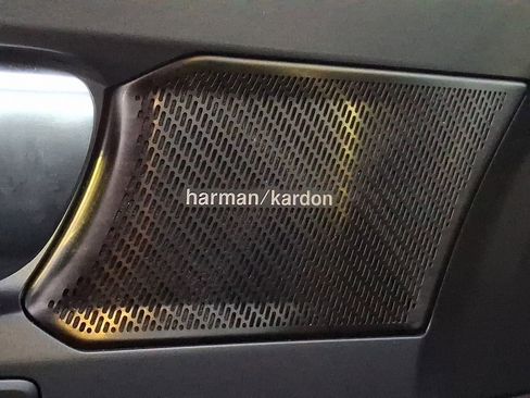 Used 2023 Volvo XC40 Recharge Ultimate image 22