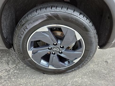 Certified 2025 Nissan Rogue SV FWD image 13