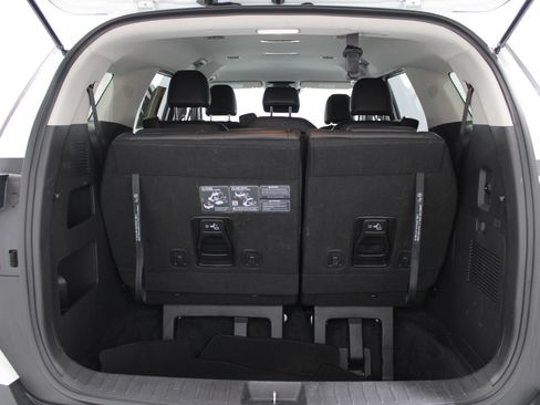 Used 2025 Kia Carnival FWD image 20