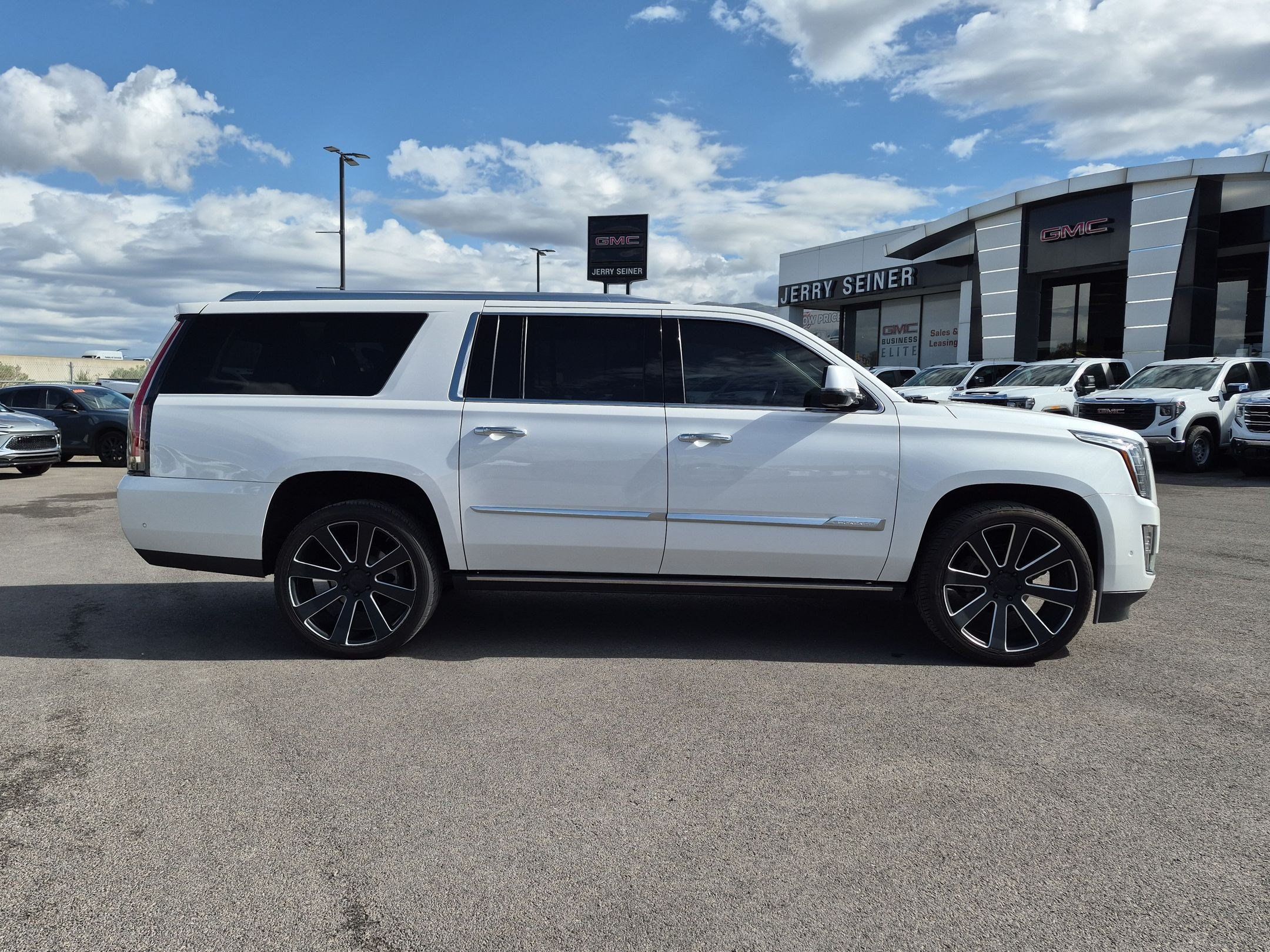 Used 2019 Cadillac Escalade ESV Premium Luxury AWD/4WD image 6