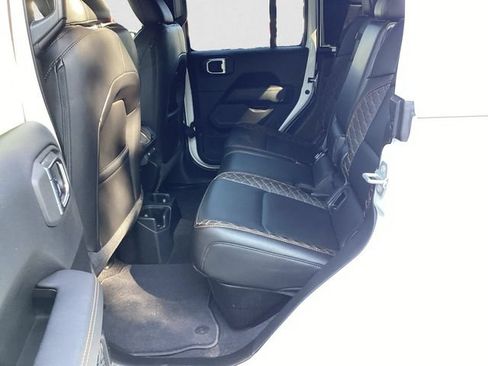 Certified 2023 Jeep Gladiator Overland AWD/4WD image 13