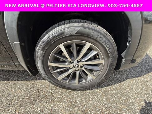 Used 2017 Toyota Highlander XLE image 9