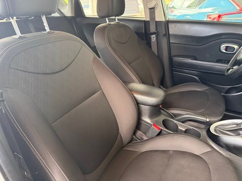 Used 2016 Kia Soul FWD image 31