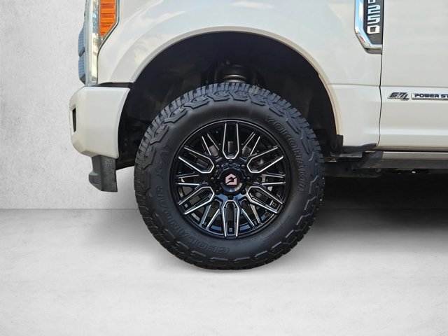 Used 2017 Ford F250 Platinum w/ FX4 Off-Road Package AWD/4WD image 27