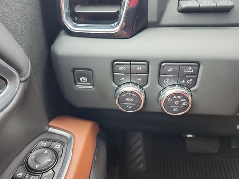 Certified 2025 GMC Sierra 2500 Denali Ultimate AWD/4WD image 26
