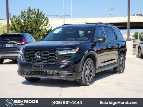 Used 2025 Honda Pilot Sport image 3